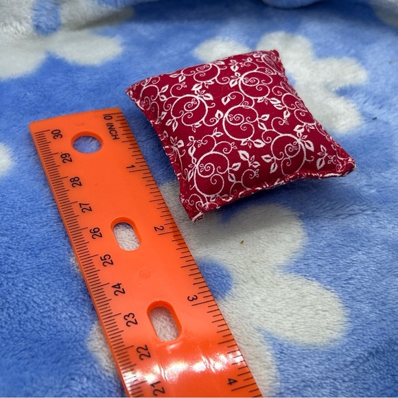 Red and White Decorative Pillow Set - Picture 7 of 7